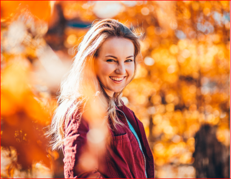 Mujer sonriendo Photo by David Hurley on Unsplash