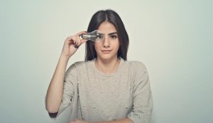 bombilla mujer piel daño