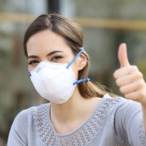 mujer coronavirus cuarentena feliz