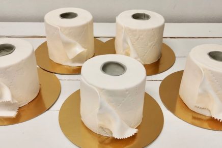 Una pastelería evita cerrar su negocio vendiendo tartas con forma de papel higiénico