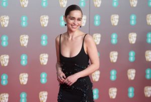 Emilia Clarke te ofrece cenar con ella si le ayudas a recaudar fondos contra el coronavirus