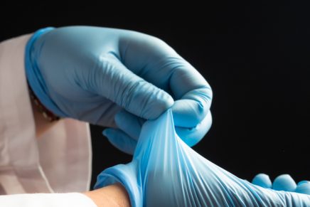 guantes manos personas coronavirus