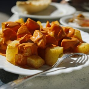 La receta de patatas bravas perfecta para nuestros oyentes