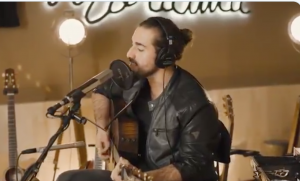 andrés suárez cantante despiértame acústico