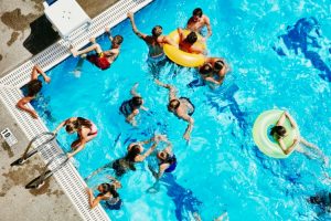 piscinas verano coronavirus gente personas baño