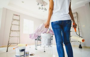 mujer casa reforma interiorismo coronavirus