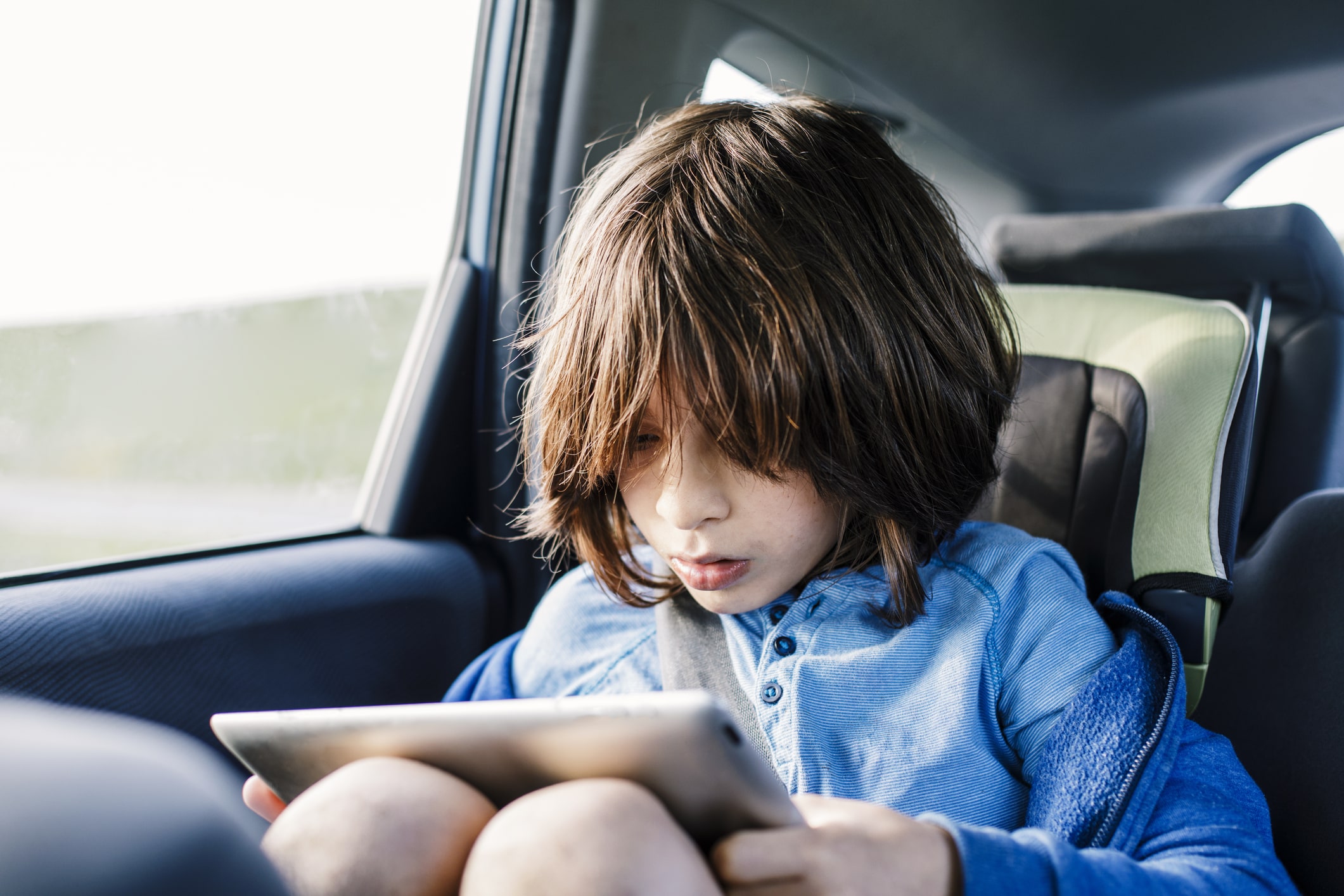 La OCU sobre los alzadores de coche para niños: son legales pero  desaconsejables - Cadena Dial