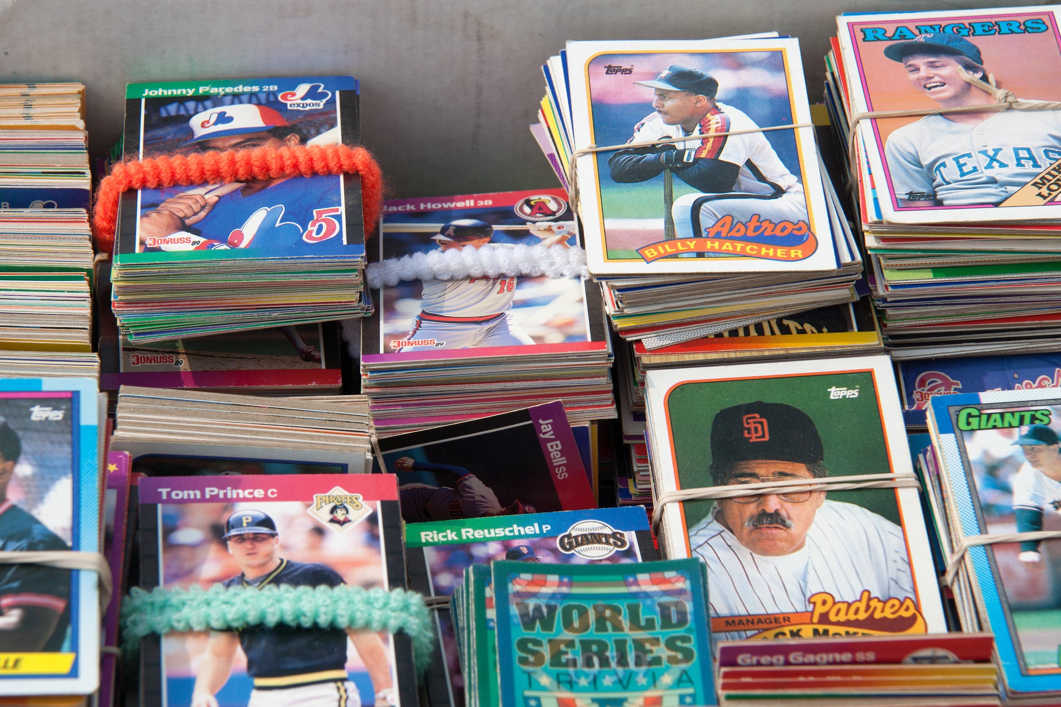 Un hombre deja de herencia una colección de cromos de béisbol