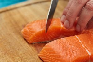Tabla de cortar salmón