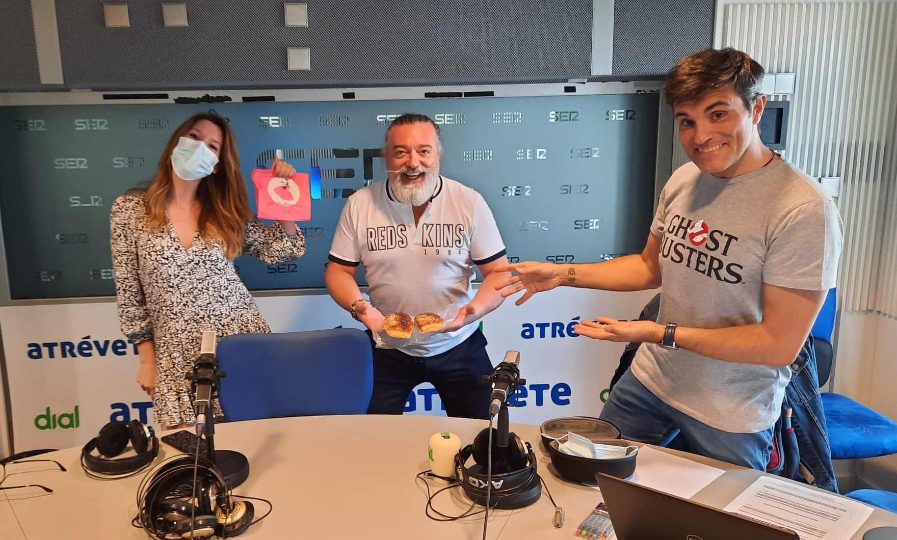 Saray Esteso se adjudica otro reto atrevido e invita al equipo a un delicioso desayuno