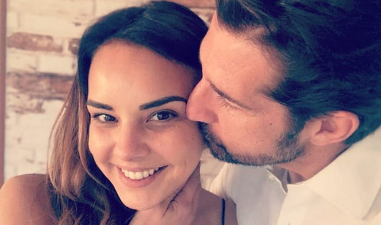 Chenoa, muy enamorada junto a su pareja