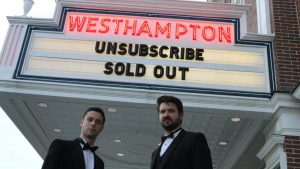 Aprovechan el confinamiento para producir una película casera, ¡y se convierte en la más taquillera!