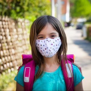 niña mascarilla