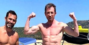 Pablo Motos presume de abdominales