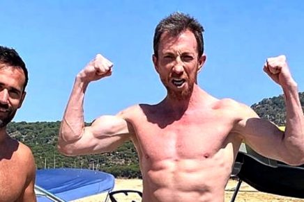 Pablo Motos presume de abdominales