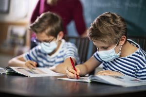 alumnos mascarilla colegio