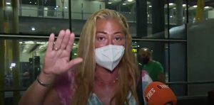 belén esteban aeropuerto coronavirus medidas