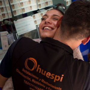 pareja celebra lotería 1