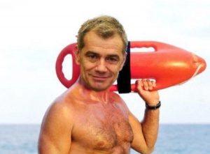 toni cantó ciudadanos vigilante de la playa