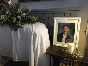 Entierro por su 33 cumpleaños