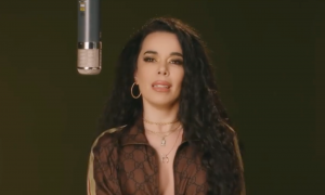 Beatriz Luengo canta