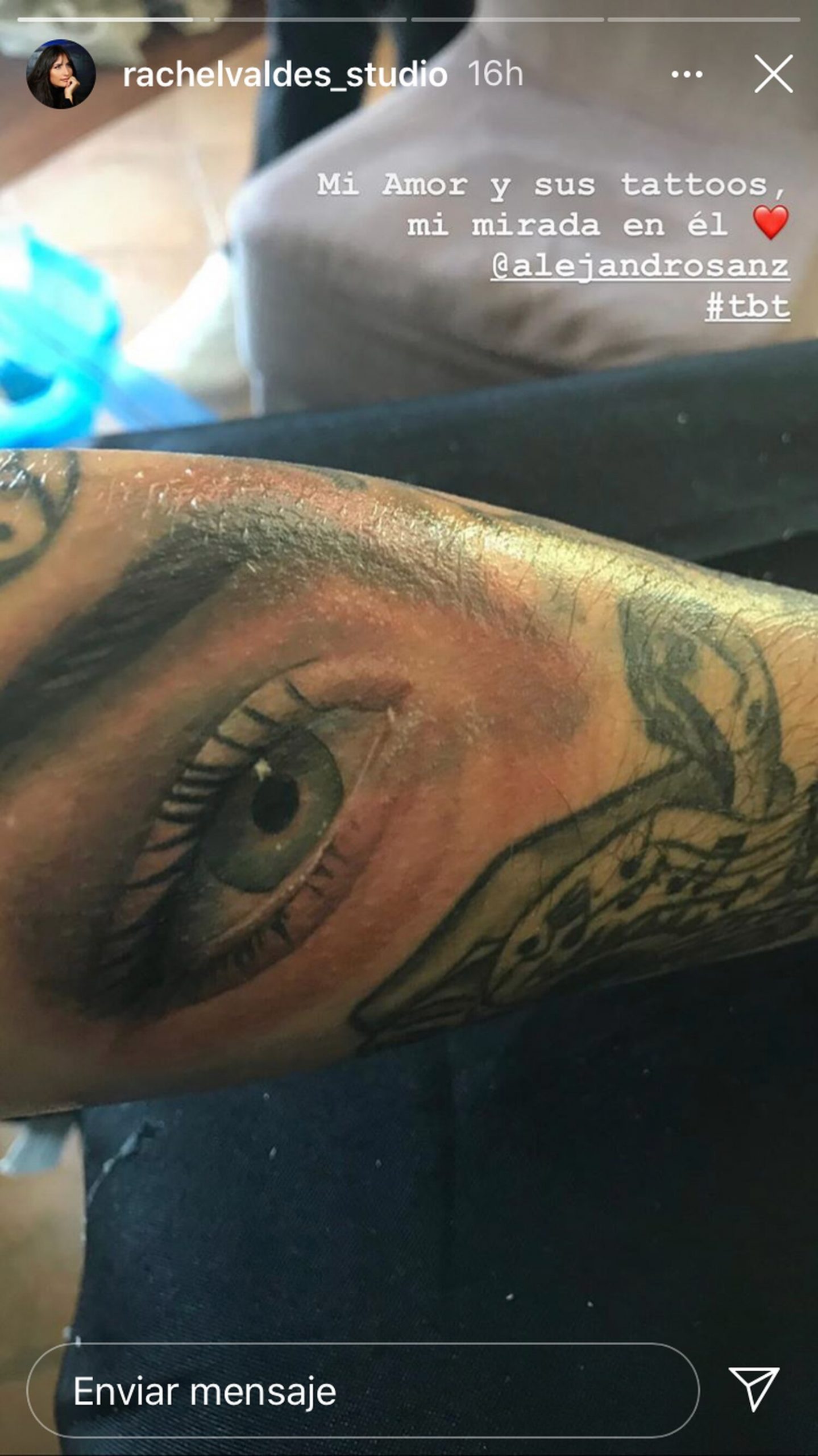 Alejandro Sanz se tatúa el ojo de Rachel Valdés