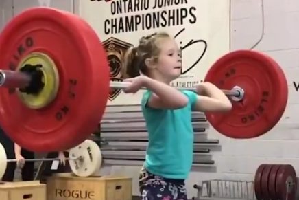 ¡Una niña de récord! Capaz de levantar 80 kilos con solo 7 años