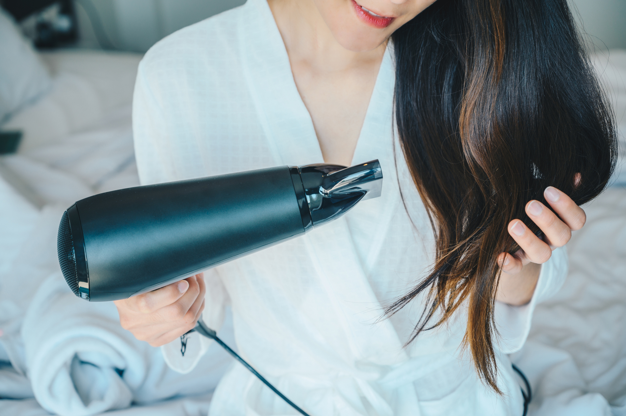 Sécate el cabello con el aire frío del secador y notarás la diferencia -  Cadena Dial