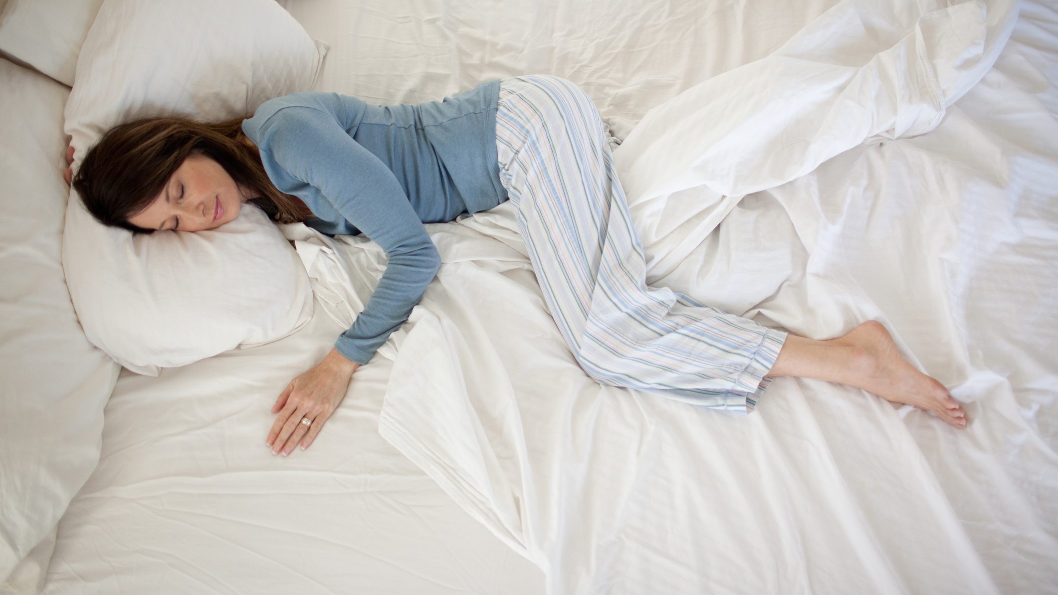 Las almohadas para las piernas de 15 euros que te ayudan a dormir mejor