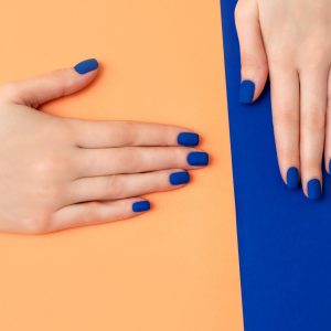 Manicura en azul
