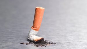 Cigarrillo apagado, prohibido fumar