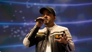 Luis Fonsi en los ensayos de los Premios Dial