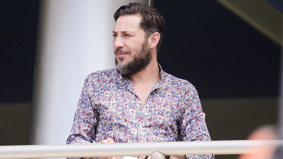 Antonio David Flores irrumpe en la Junta de Accionistas de Mediaset y