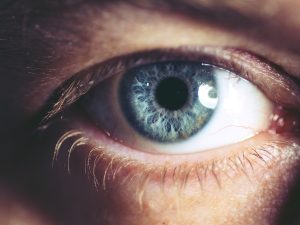 ojos El color azul es el mas atractivo en los hombres.