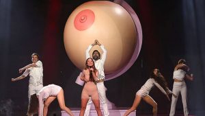 Rigoberta Bandini sobre el escenario del Benidorm Fest.