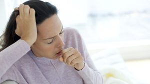 Resfriado común tos parestesia covid mujer estornuda jesus