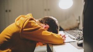 alumno estudiante estresado