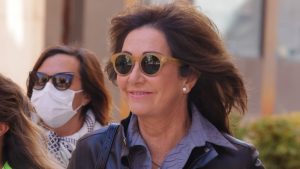 Ana Rosa Quintana, sonriente.