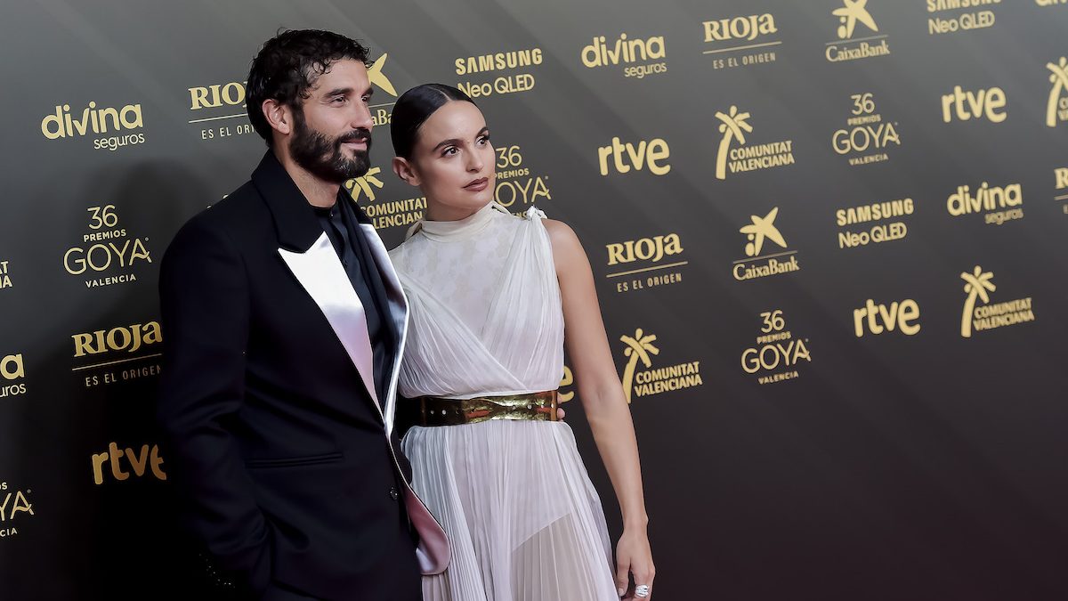 Verónica Echegui y Álex García en los Premios Goya 2022.