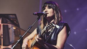 Rozalén en su actuación en el evento musical "Dial Únic@s"