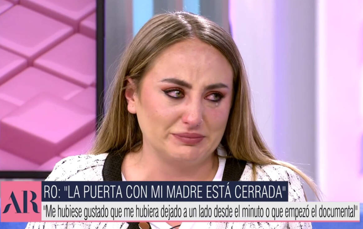 Rocío Flores rompe a llorar en directo.