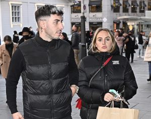 Rocío Flores y Manuel Bedmar juntos de compras.