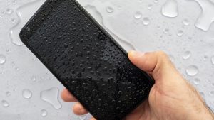 Móvil mojado