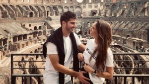 Lucía Villalón y su pareja