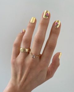 Manicura pan de oro