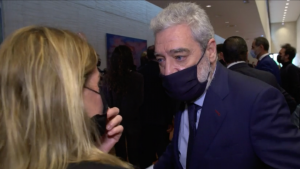 Andrea Ropero empujón