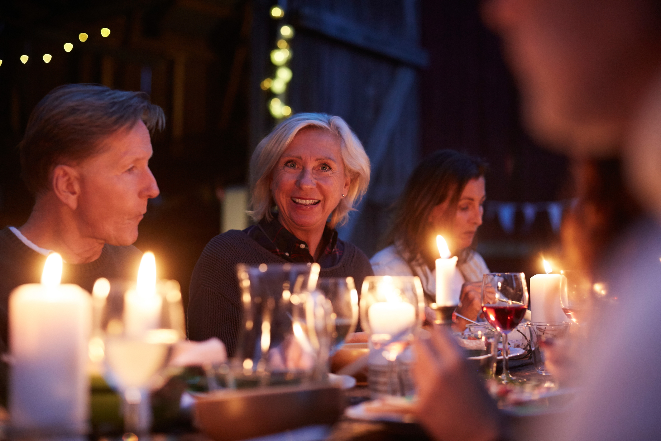 sorprende con una cena de lo más emotiva en este 50 cumpleaños.