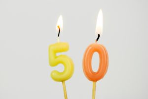 Velas para celebrar el 50 cumpleaños.