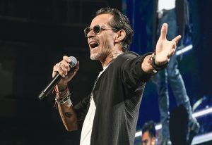 Marc Anthony tuvo que suspender su concierto en Panamá por un accidente.