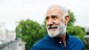 hombre adulto edad viejos